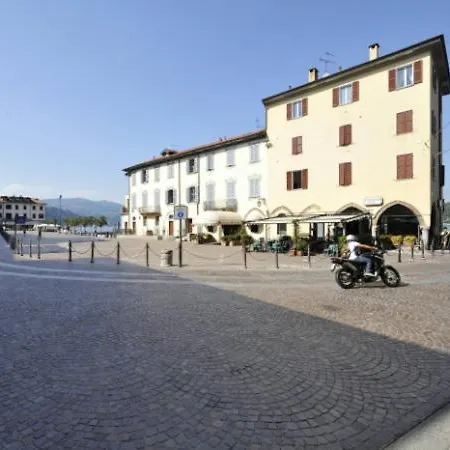 Sleeps 2 Pool T421412