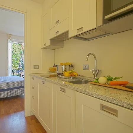 Apartment Sleeps 2 Pool T421412 *