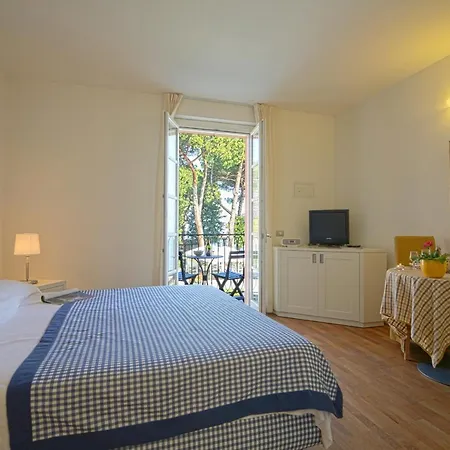 Apartment Sleeps 2 Pool T421412 *